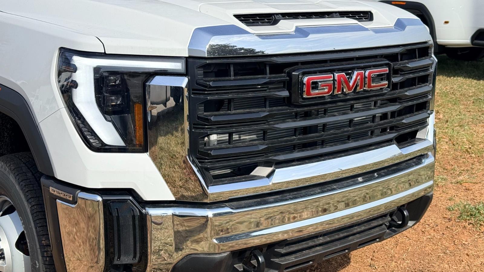 New 2026 Summit White GMC Pro DRW image 6