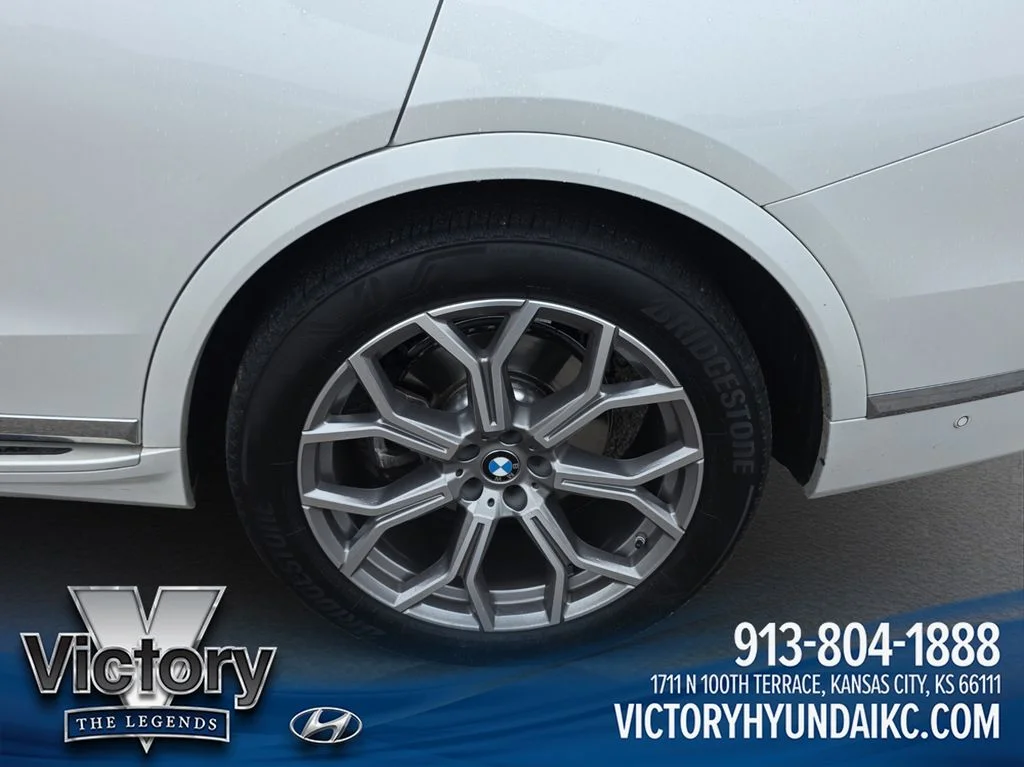 Used 2023 White BMW xDrive40i image 5