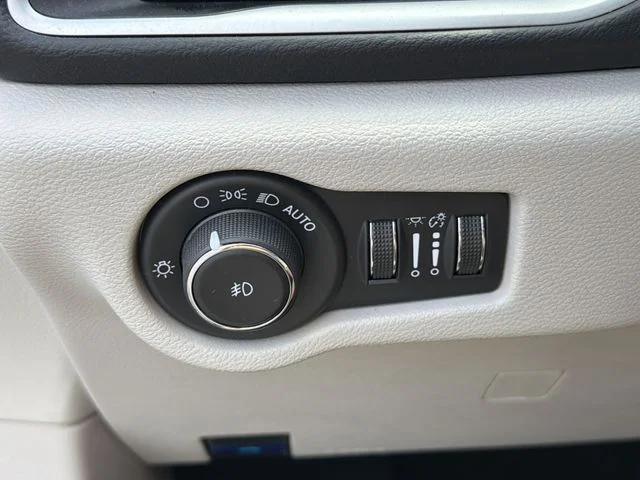 Used 2023 Black Chrysler Touring L image 29