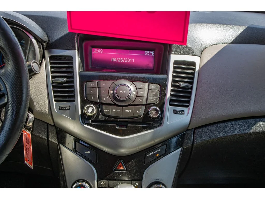 Used 2015 Summit White Chevrolet LS image 23