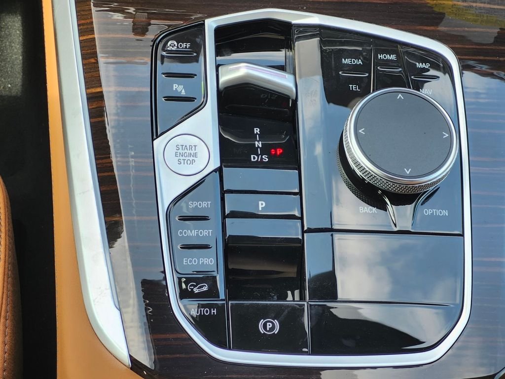 New 2026 White BMW xDrive40i image 23