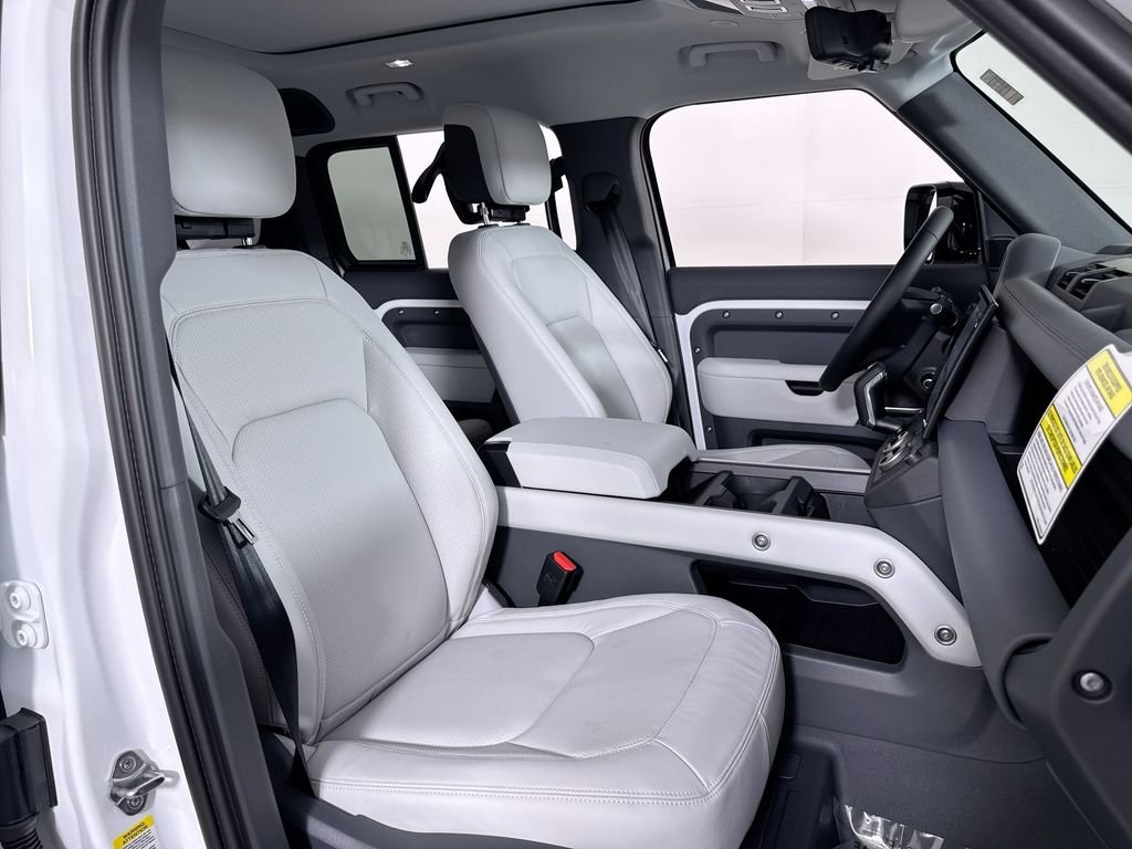 2026 Land Rover Defender X-Dynamic SE - Photo 23