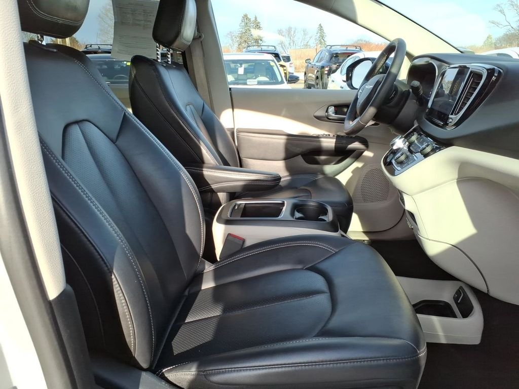Used 2024 Silver Mist Clearcoat Chrysler Touring L w/heated leather seats image 26