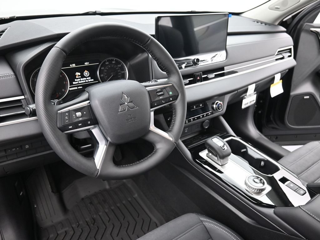 New 2026 Black Mitsubishi SE image 15