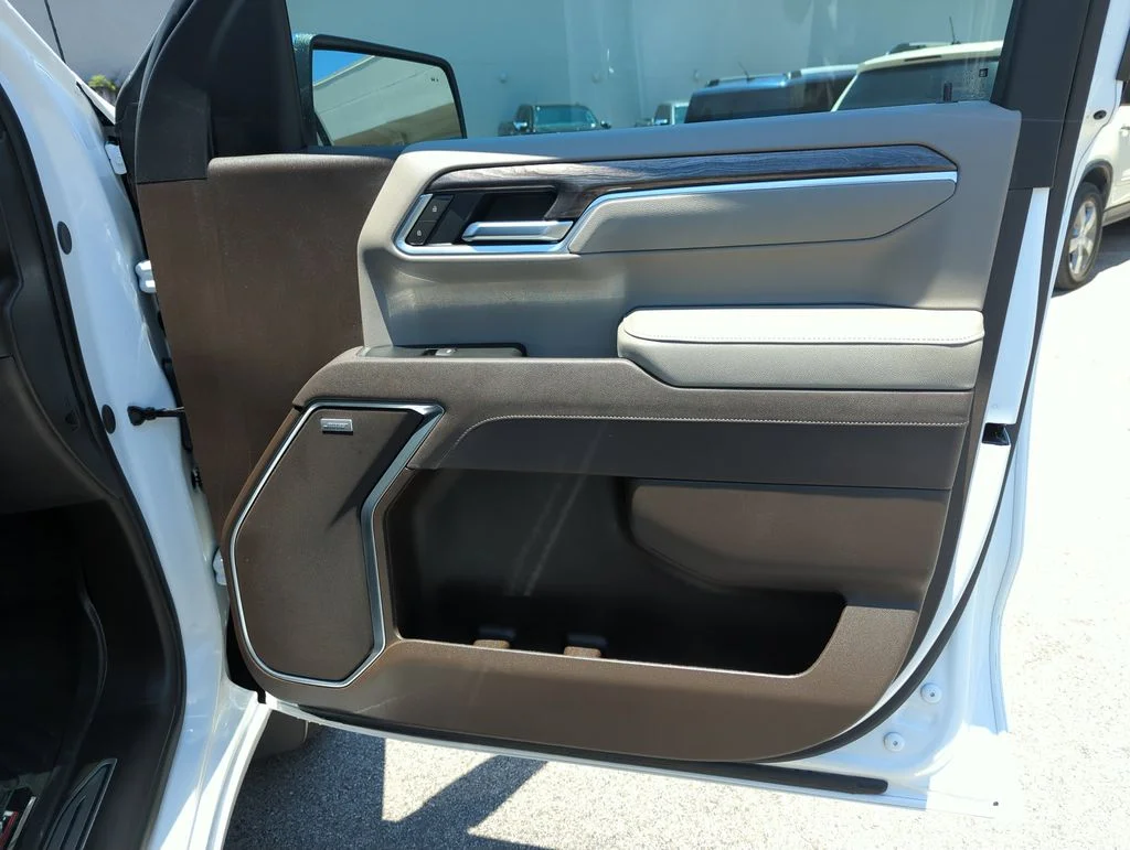 Used 2025 White Chevrolet LTZ image 33