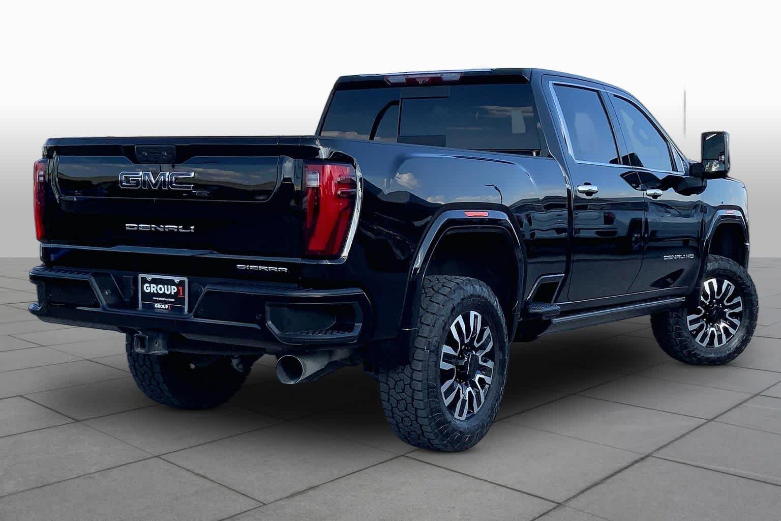 Used 2025 Onyx Black GMC Denali Ultimate image 13