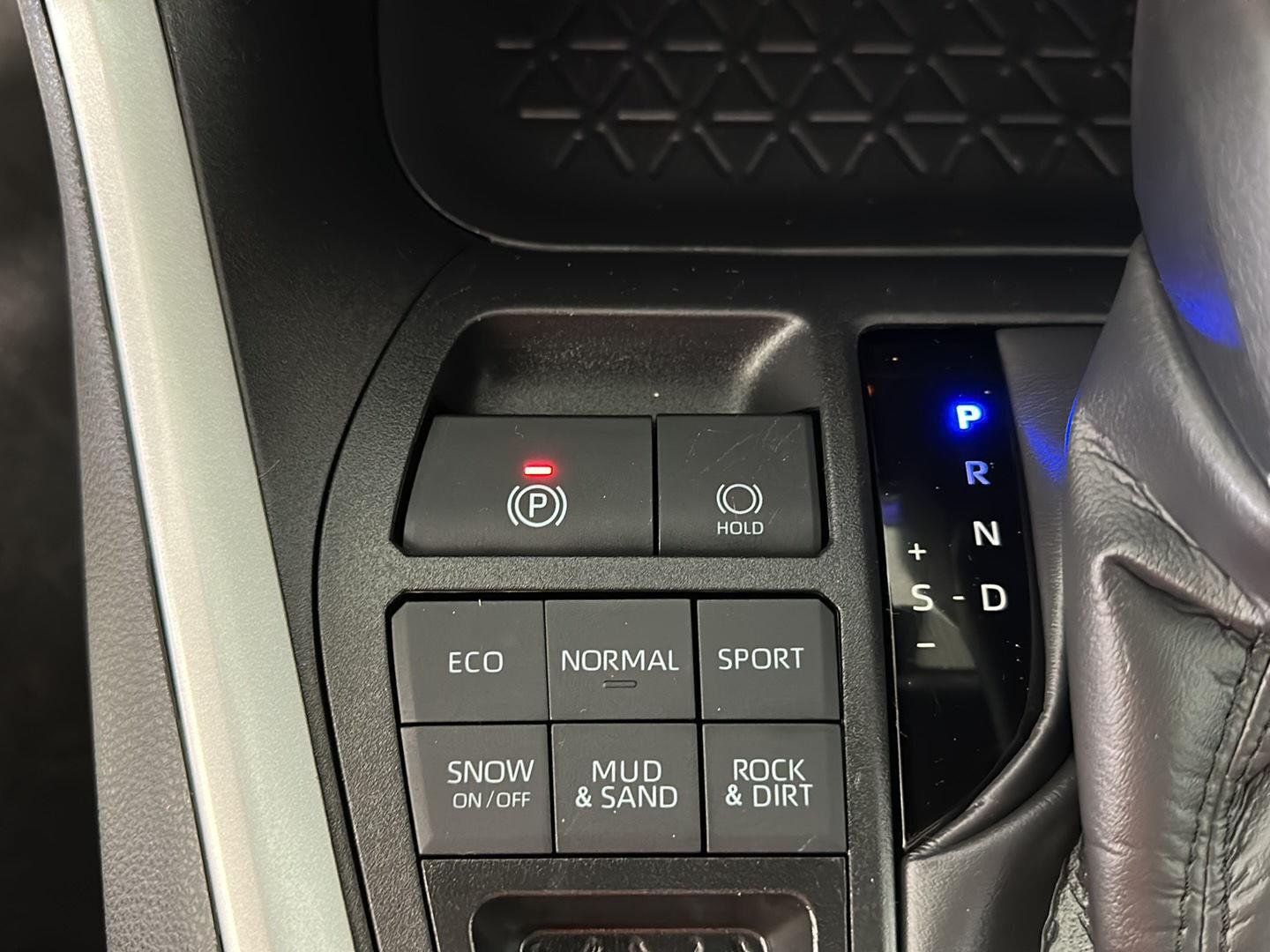 Used 2025 Ice Cap Toyota XLE image 16