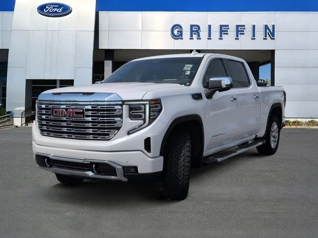 Used 2023 White Frost Tricoat GMC Denali image 11