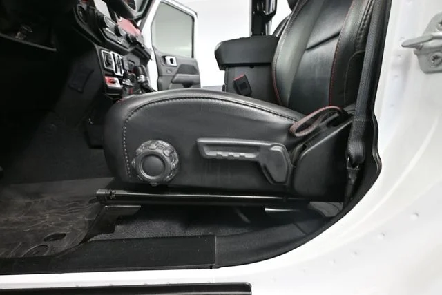 Used 2019 White Jeep Unlimited Rubicon image 17