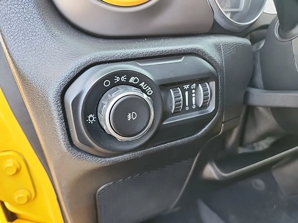 Used 2020  Jeep Unlimited Sport S image 15