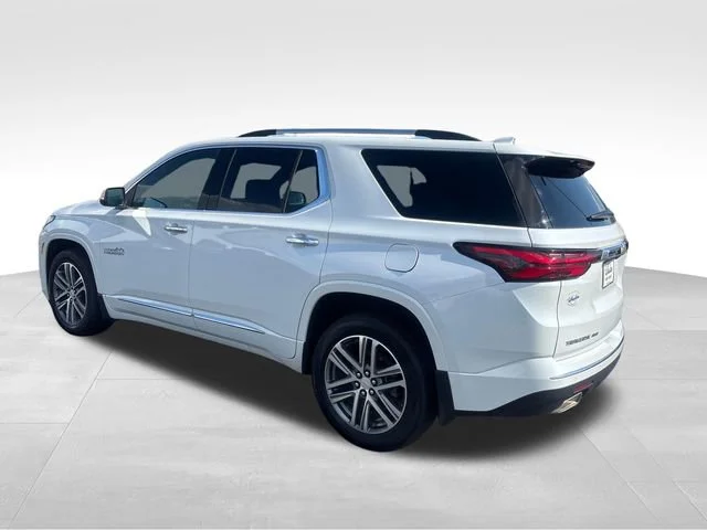 Used 2022 Iridescent Pearl Tricoat Chevrolet High Country image 4