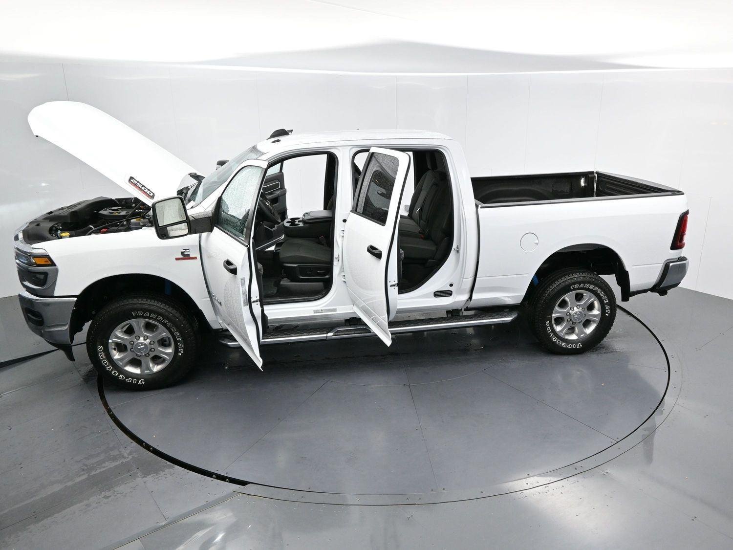 Used 2025 White Ram Big Horn image 41
