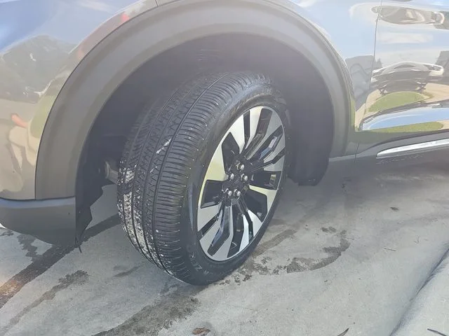 Used 2025 Gray Ford Platinum image 31