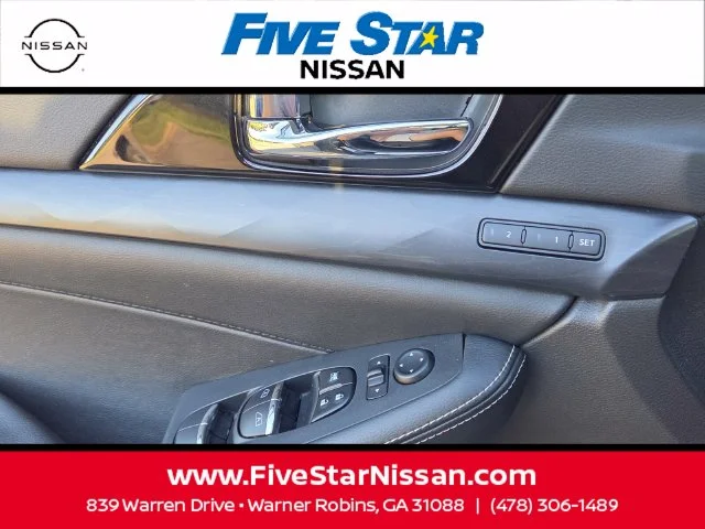 Used 2021 Black Nissan Platinum image 31