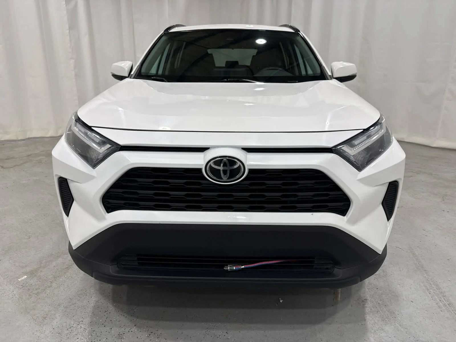 Used 2023 Whi/white Toyota XLE image 8