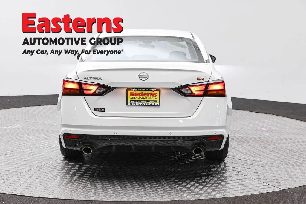 Used 2024 White Nissan 2.5 SR image 6