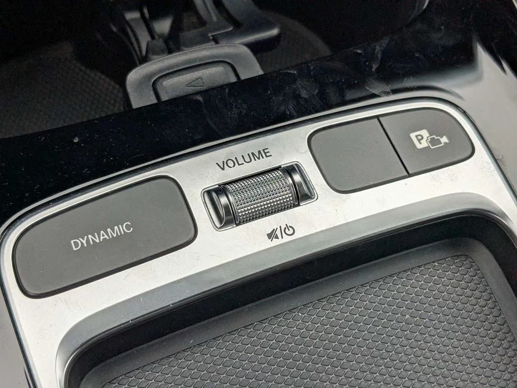 Used 2025 Black Mercedes-Benz GLB 250 image 29