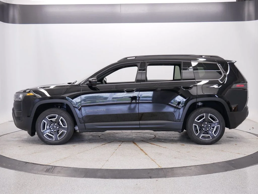 New 2026 Diamond Black Crystal Pearlcoat Jeep Laredo image 2