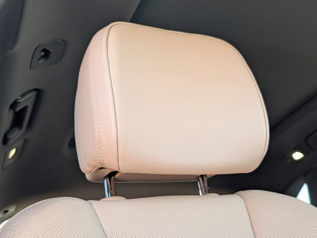 Used 2022 White Porsche  image 18