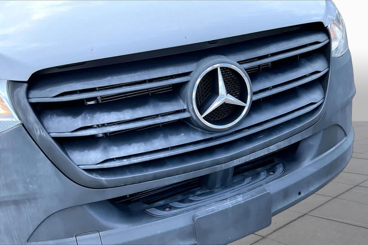 Used 2020 Arctic White Mercedes-Benz  image 30