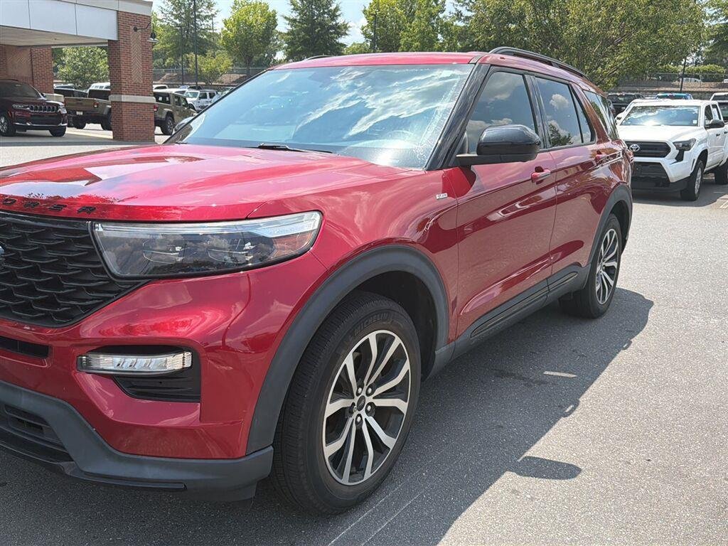 Used 2022 Rapid Red Metallic Tinted Clearcoat Ford ST-Line image 5