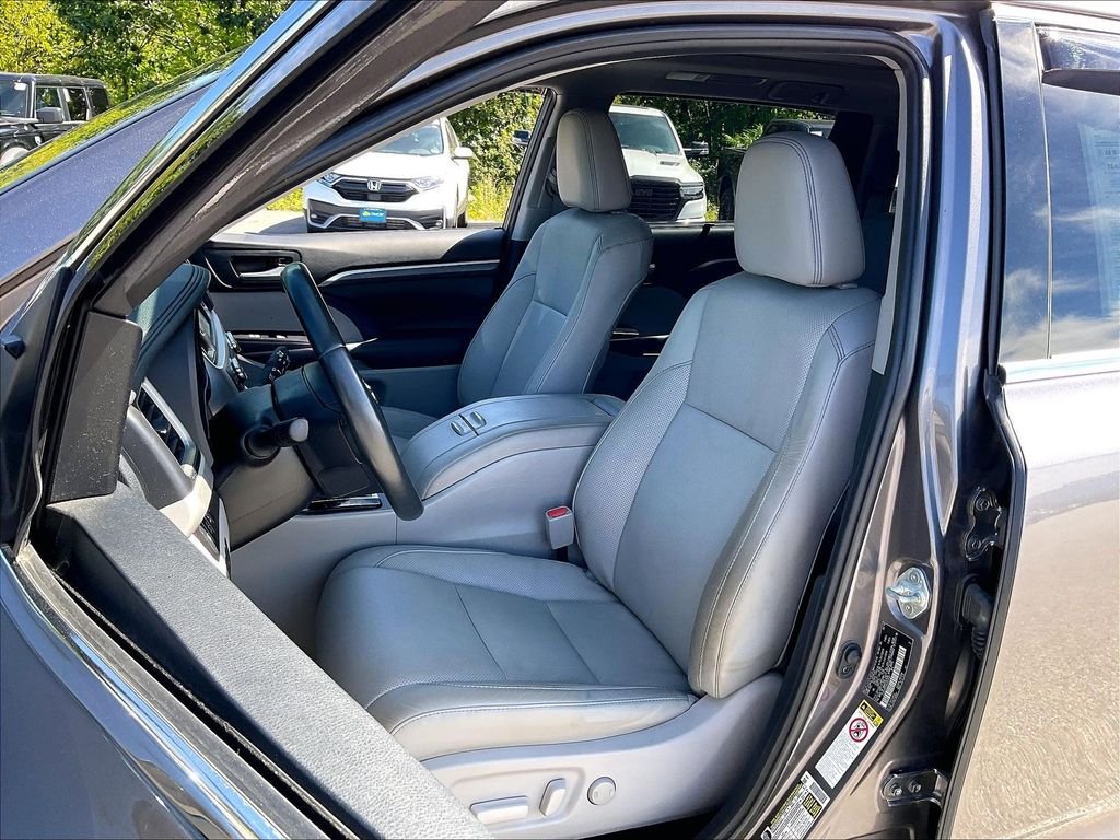 Used 2019 Predawn Gray Mica Toyota Limited Platinum image 9