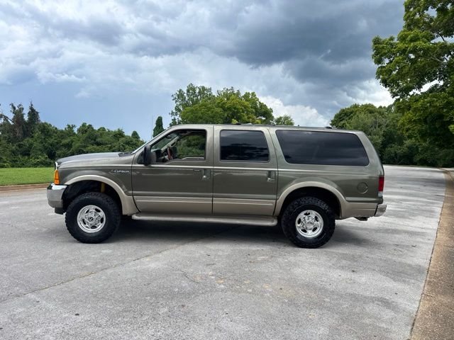 Used 2001 Green Ford Limited image 4