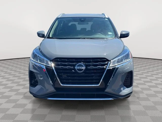 Used 2024 Gray Nissan SV image 4