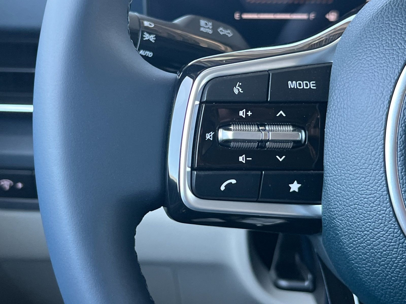 New 2026 Snow White Pearl Kia EX image 27