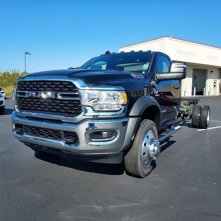 New 2024 Diamond Black Crystal Pearl-Coat Exterior Paint RAM SLT image 7