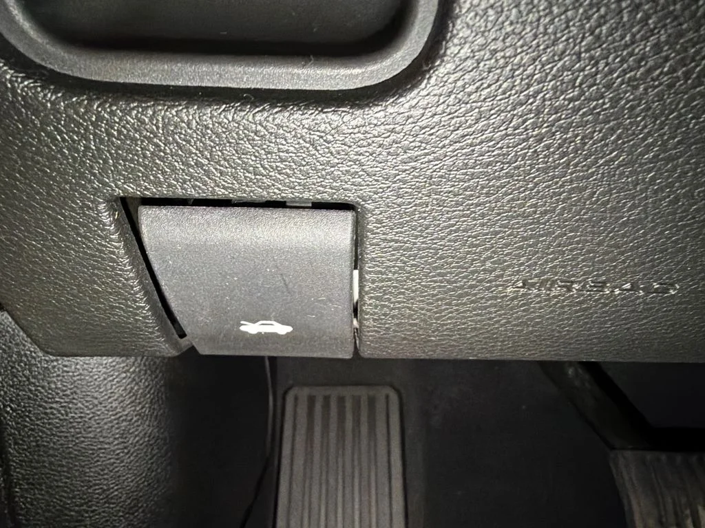 Certified Used 2025 Velvet Red Pearlcoat Jeep Altitude image 19