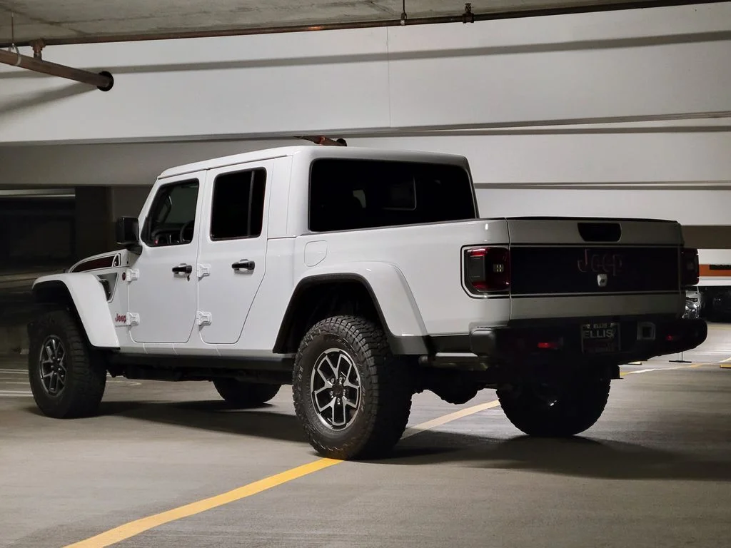 New 2026 Bright White Clear-Coat Exterior Paint Jeep Shadow Ops image 2