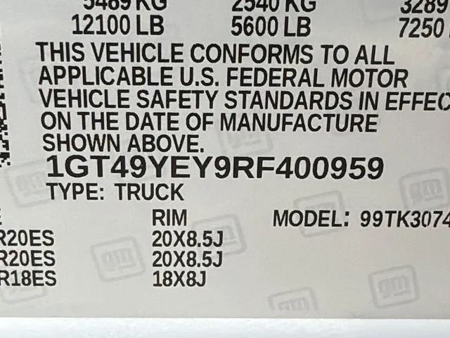 Used 2024 White Frost Tricoat GMC Denali Ultimate image 32