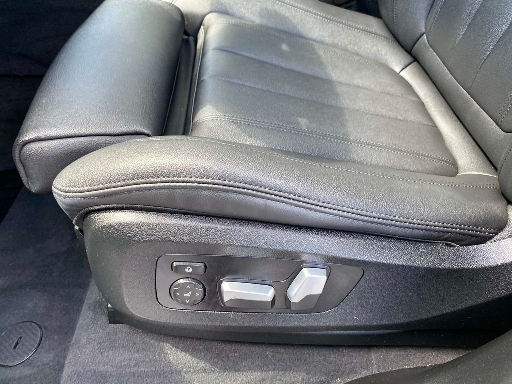 Used 2022 White BMW xDrive45e image 26