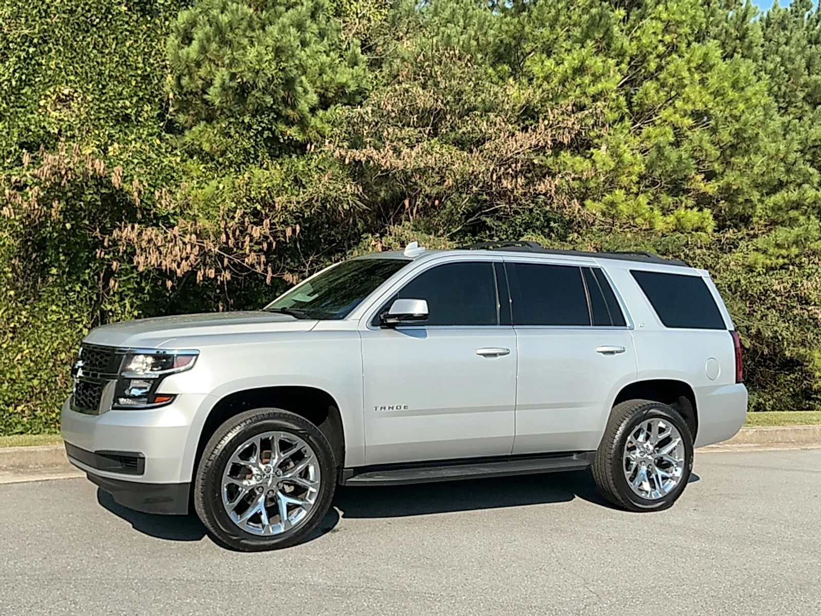 Used 2019 Silver Ice Metallic Chevrolet LT image 4