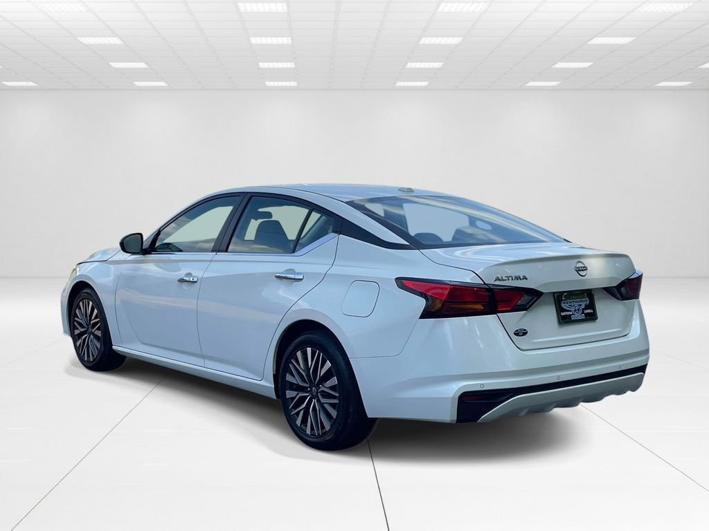 Used 2025 White Nissan 2.5 SV image 4