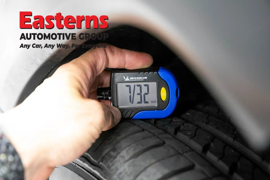 Used 2022 Silver Jeep Latitude image 27