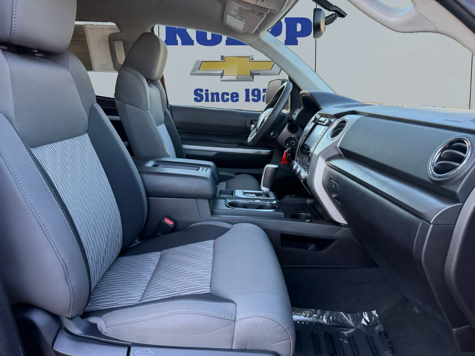 Used 2015 Barcelona Red Metallic Toyota SR5 image 17