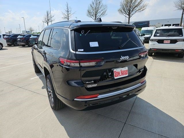 New 2026 Diamond Black Crystal Pearlcoat Jeep Summit image 3