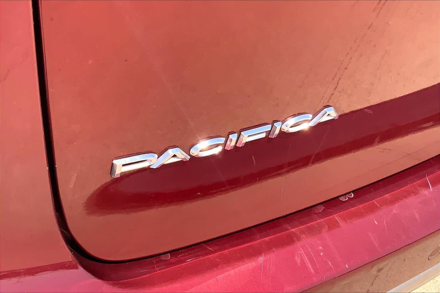 Used 2018 Velvet Red Pearl Coat Chrysler Touring Plus image 9