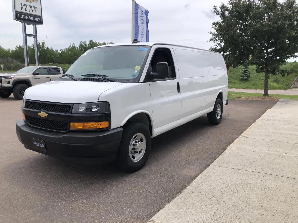 Used 2024 White Chevrolet Rwd 2500 155 image 3
