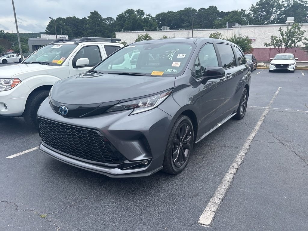2025 Toyota Sienna XSE 7-Passenger Hybrid FWD's photo