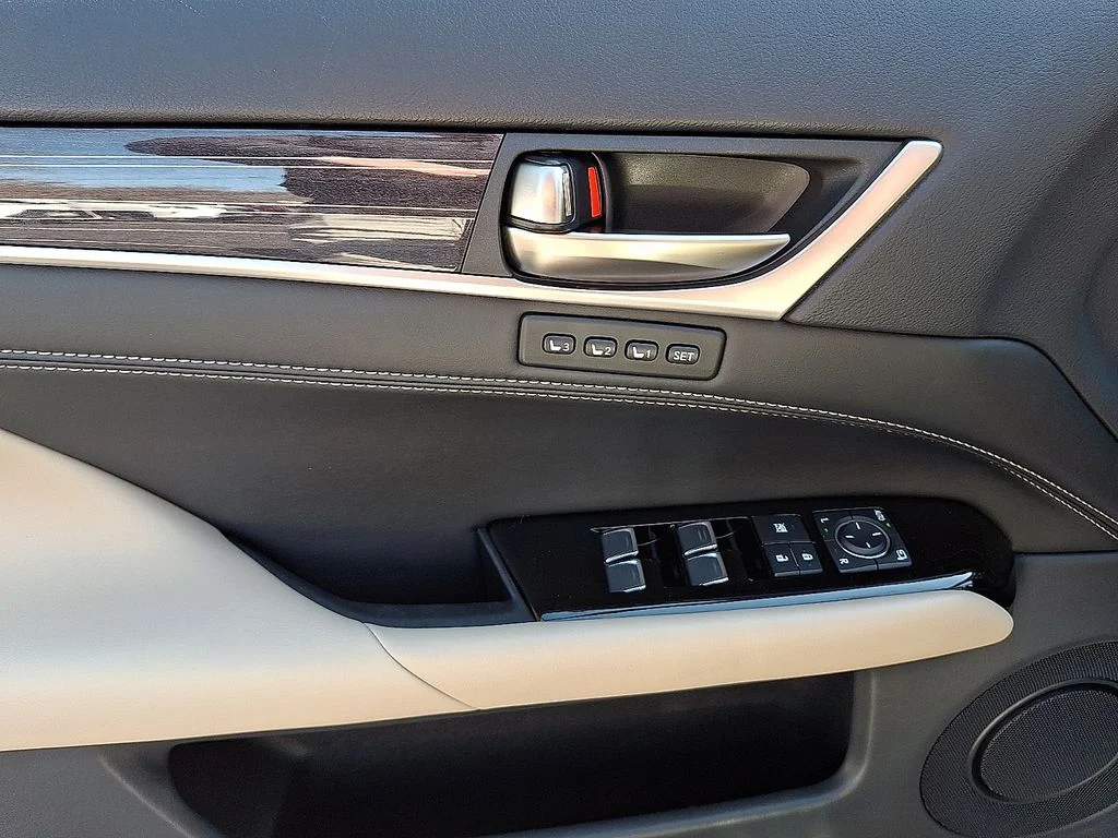 Used 2020 Silver Lexus 350 image 10