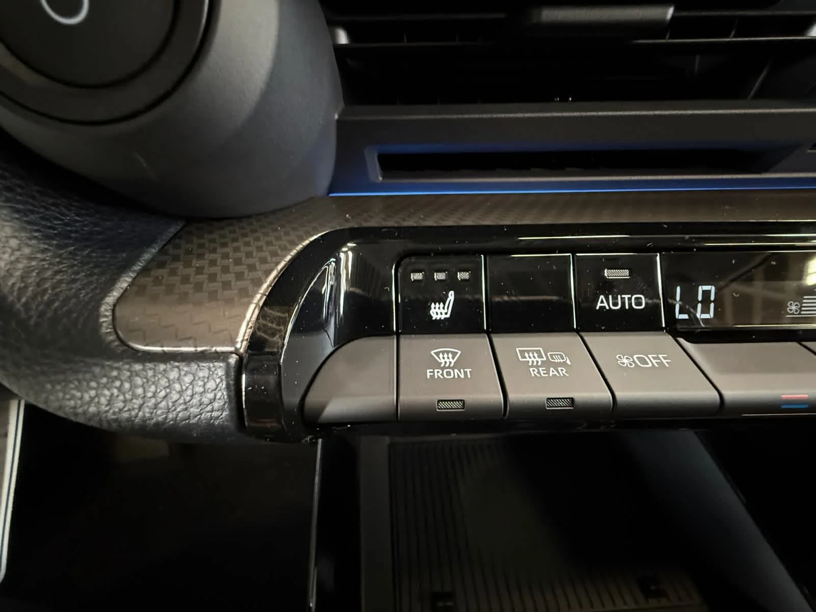 2027 Toyota Prius XLE - Photo 19