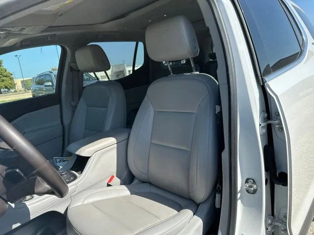 Used 2023 White GMC SLT image 17