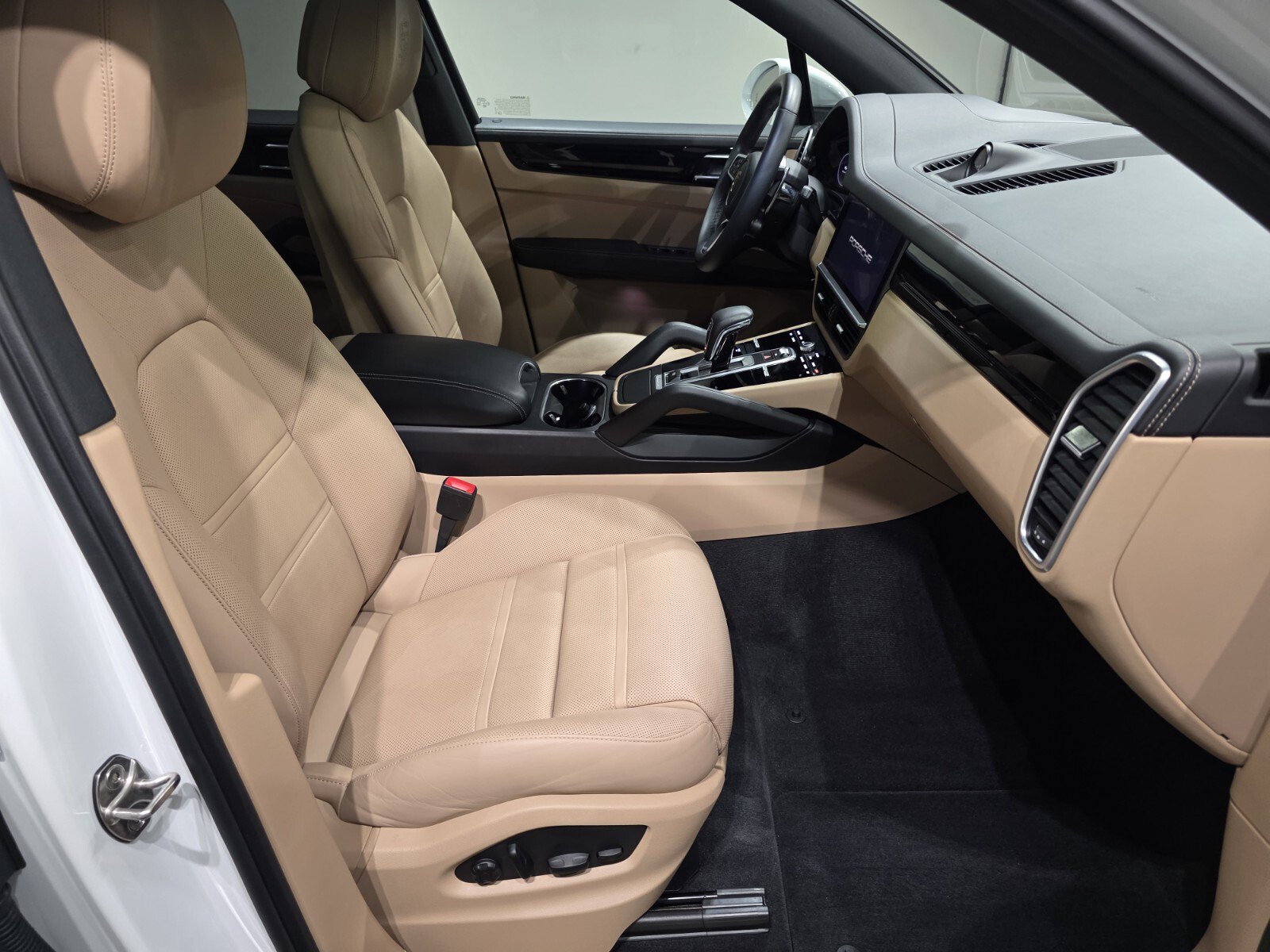 Used 2023 White Porsche Platinum Edition E-Hybrid AWD image 24
