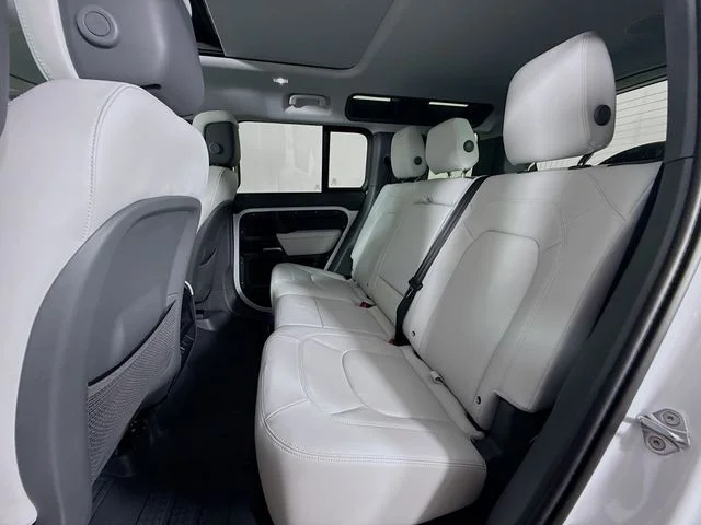 New 2026 Fuji White Land Rover X-Dynamic SE image 24