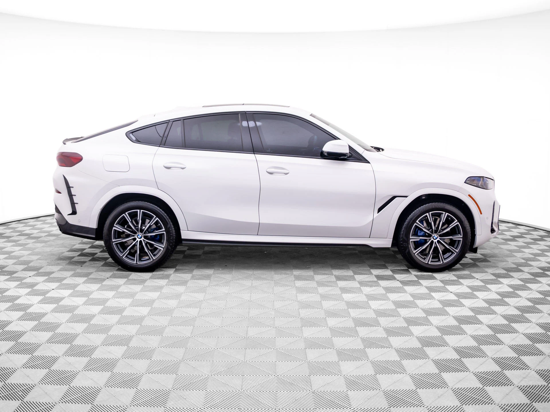 Used 2026 White BMW xDrive40i image 6