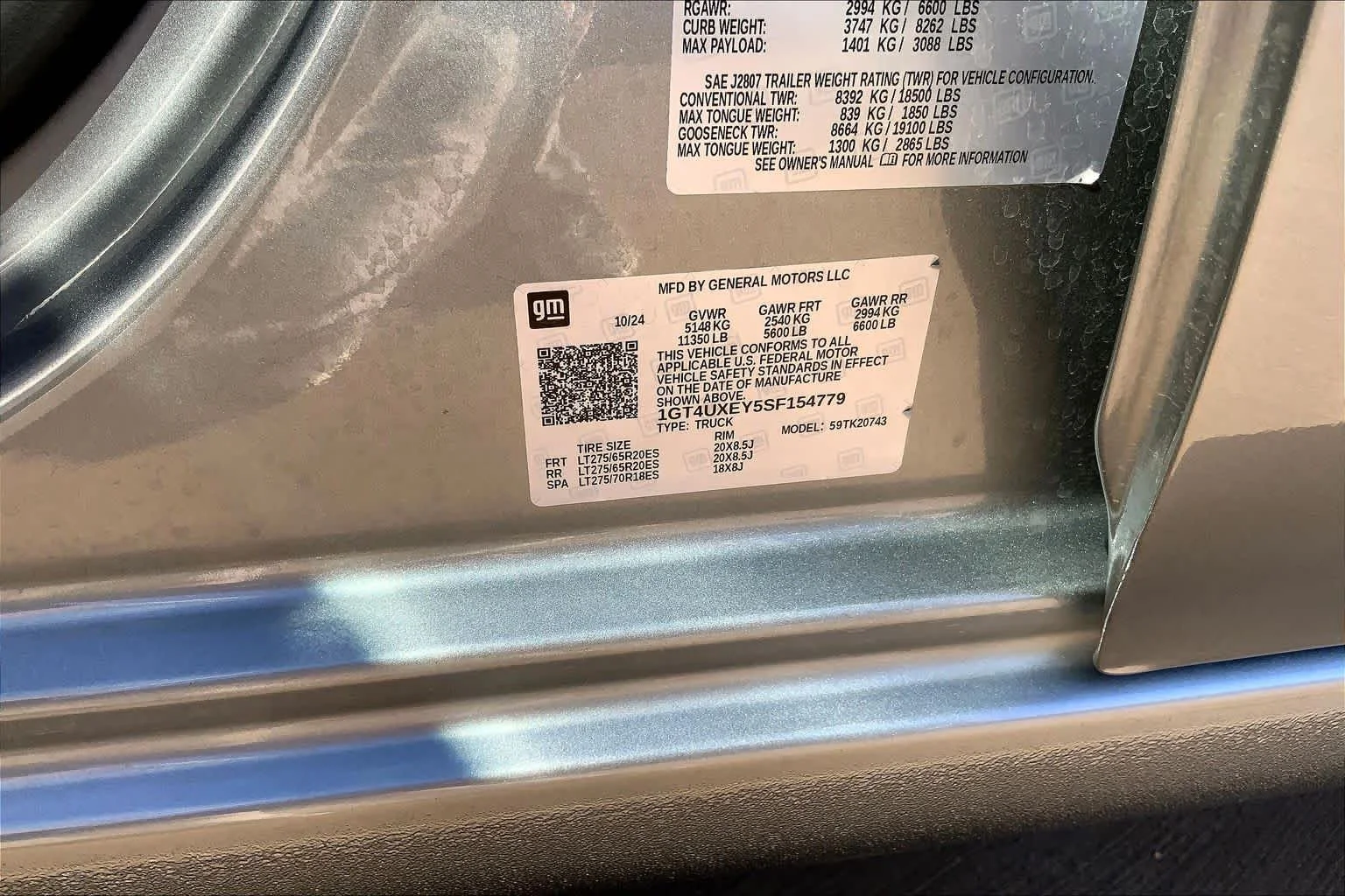 Used 2025 Sterling Metallic GMC Denali Ultimate image 34