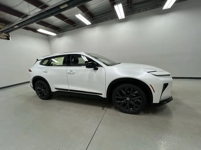 New 2026 Oxygen White <sup>1</sup> Toyota  Limited image 9